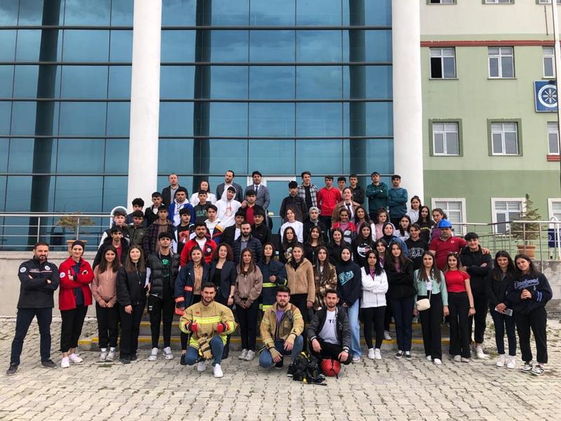 Lise Öğrencilerine Nihat Delibalta Göle MYO Tanıtım Sunumu